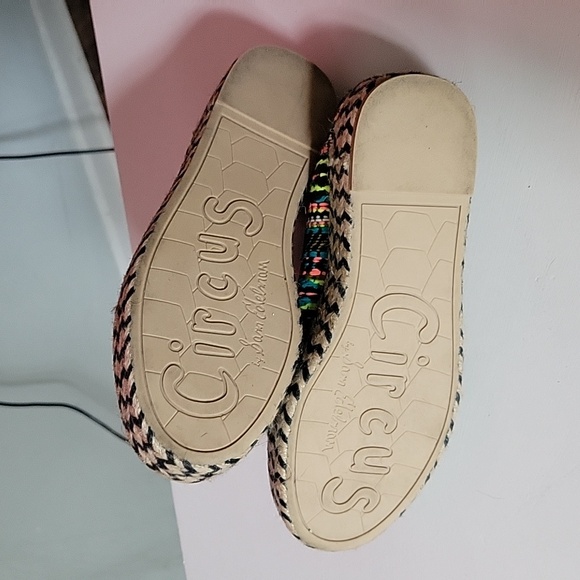 Sam Edelman Circus 🎪 - Picture 3 of 4